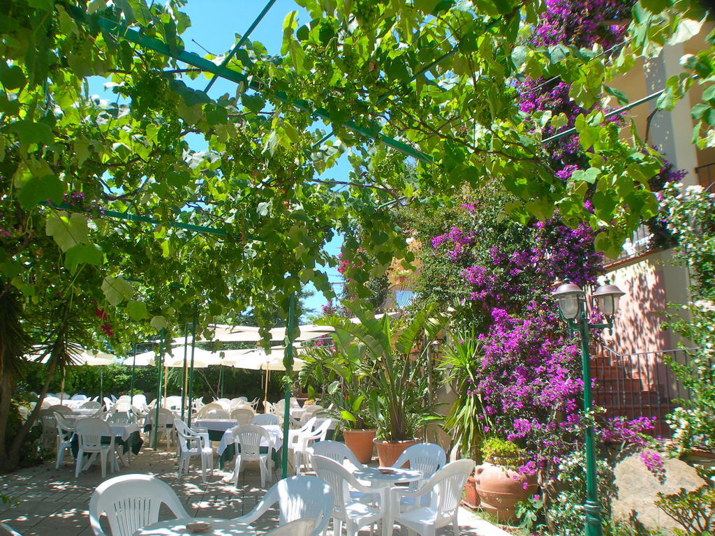 Domus De Janas Sul Mare Hotel Bari Sardo Eksteriør billede